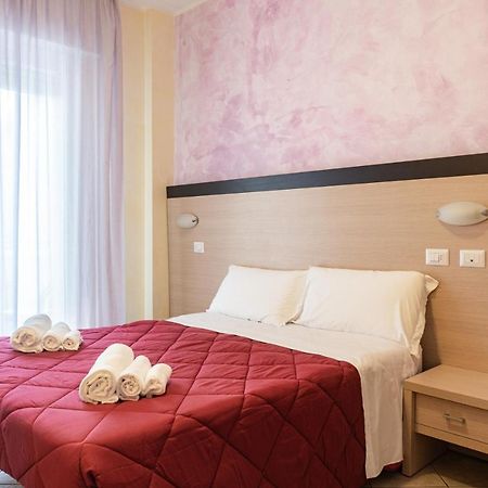 Hotel Rubens Римини Экстерьер фото