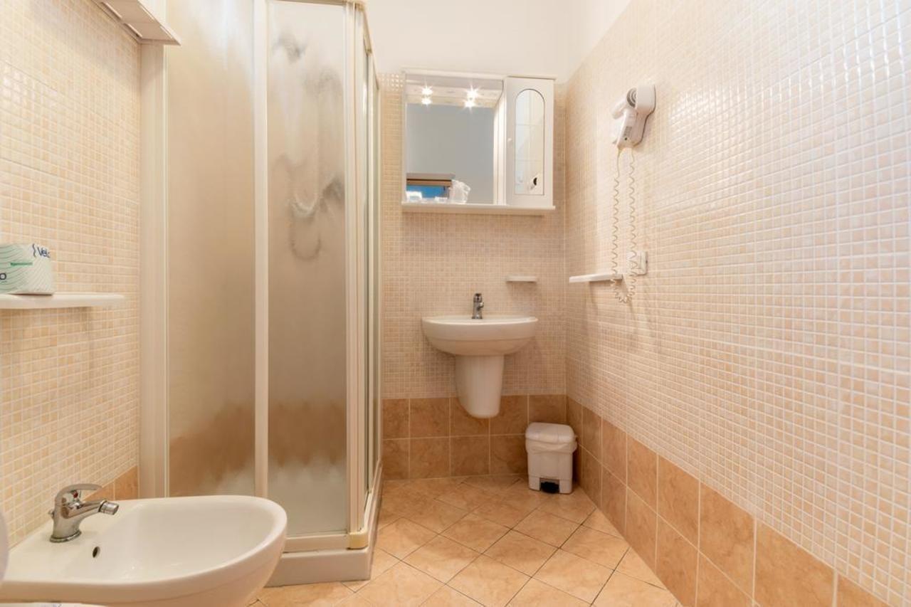 Hotel Rubens Римини Экстерьер фото