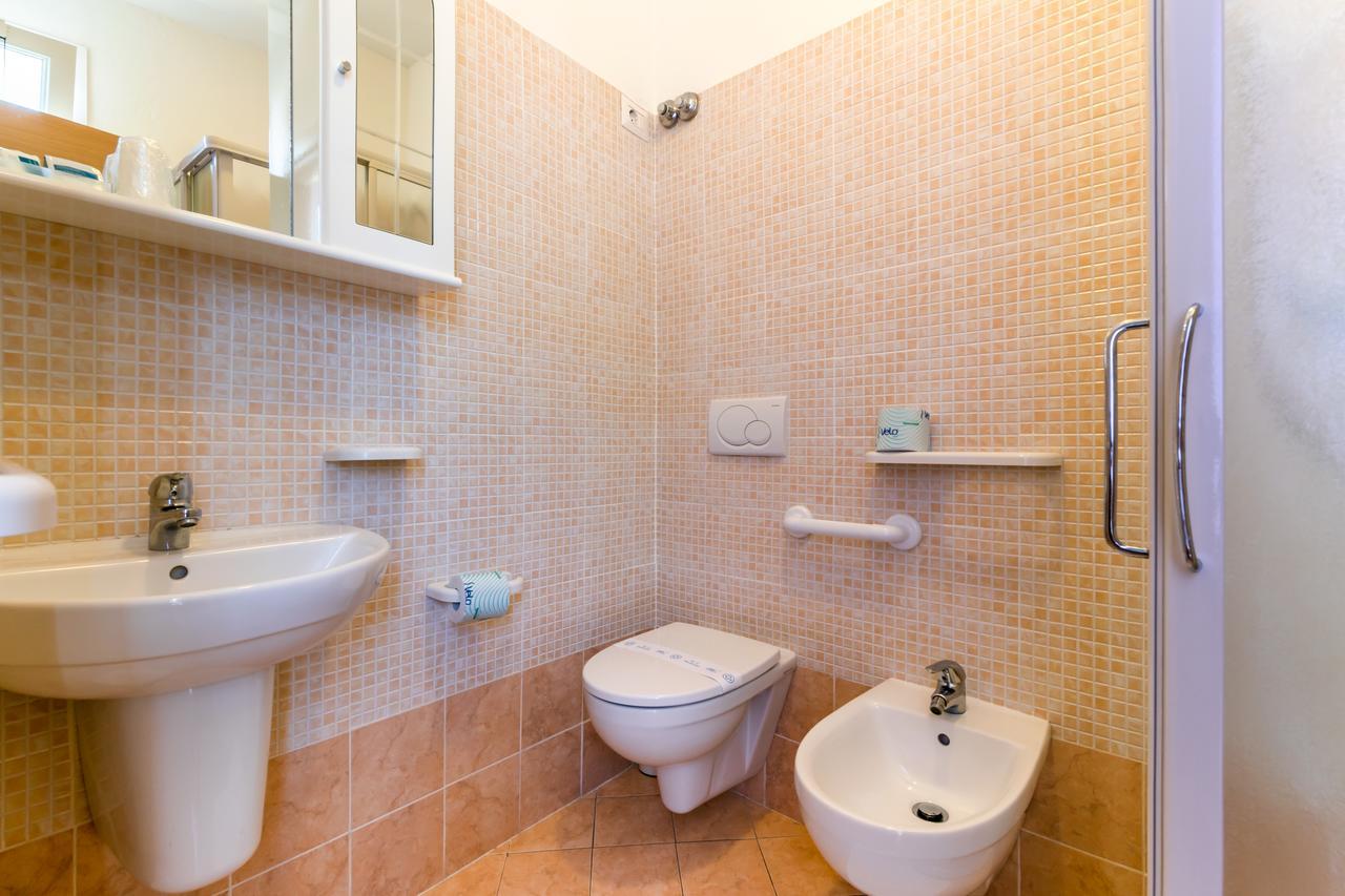 Hotel Rubens Римини Экстерьер фото